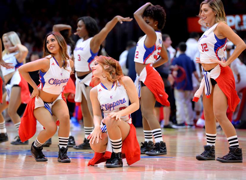 Cheerleaders dei Los Angeles Clippers nella partita contro i Denver Nuggets (REUTERS)